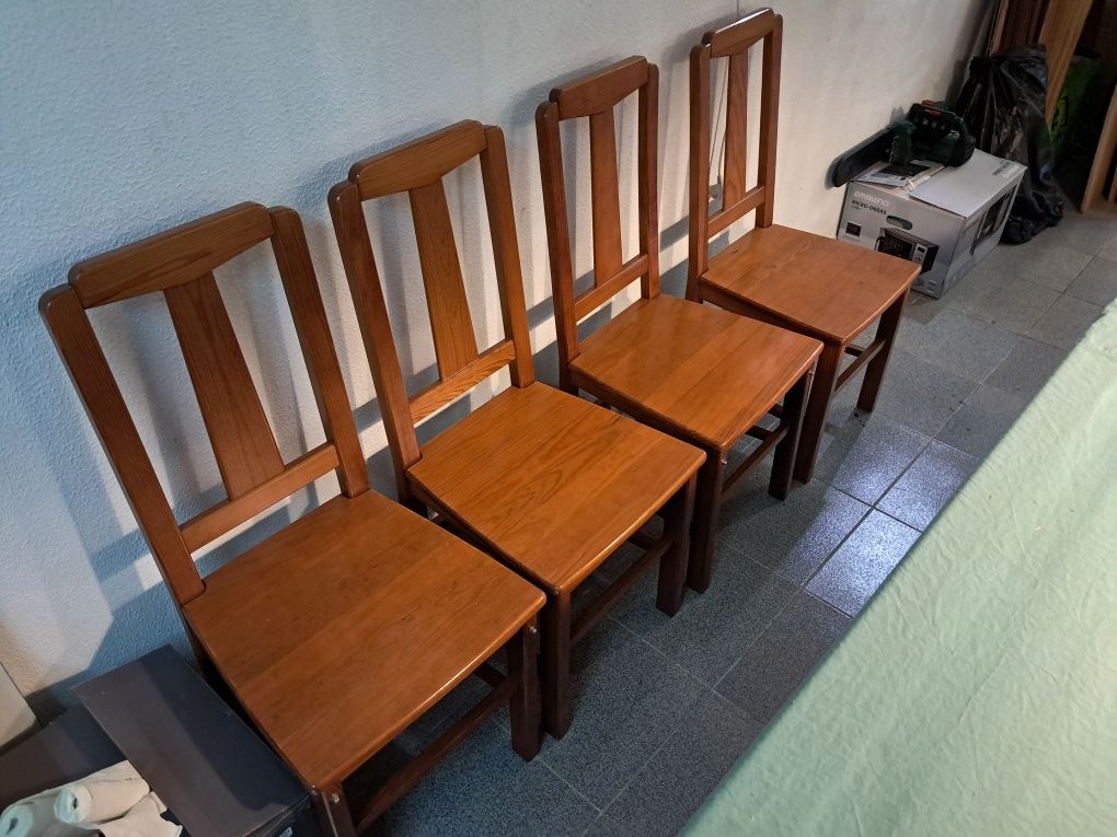 Mesa madeira extensível +4 cadeiras madeira