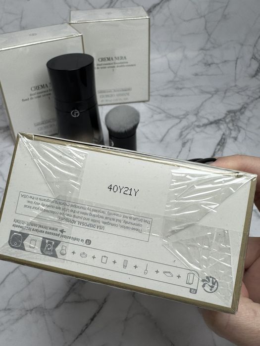 Тональний крем Giorgio Armani 1