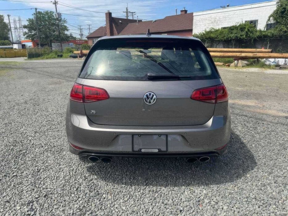 Volkswagen Golf R 4-Door AWD      2017