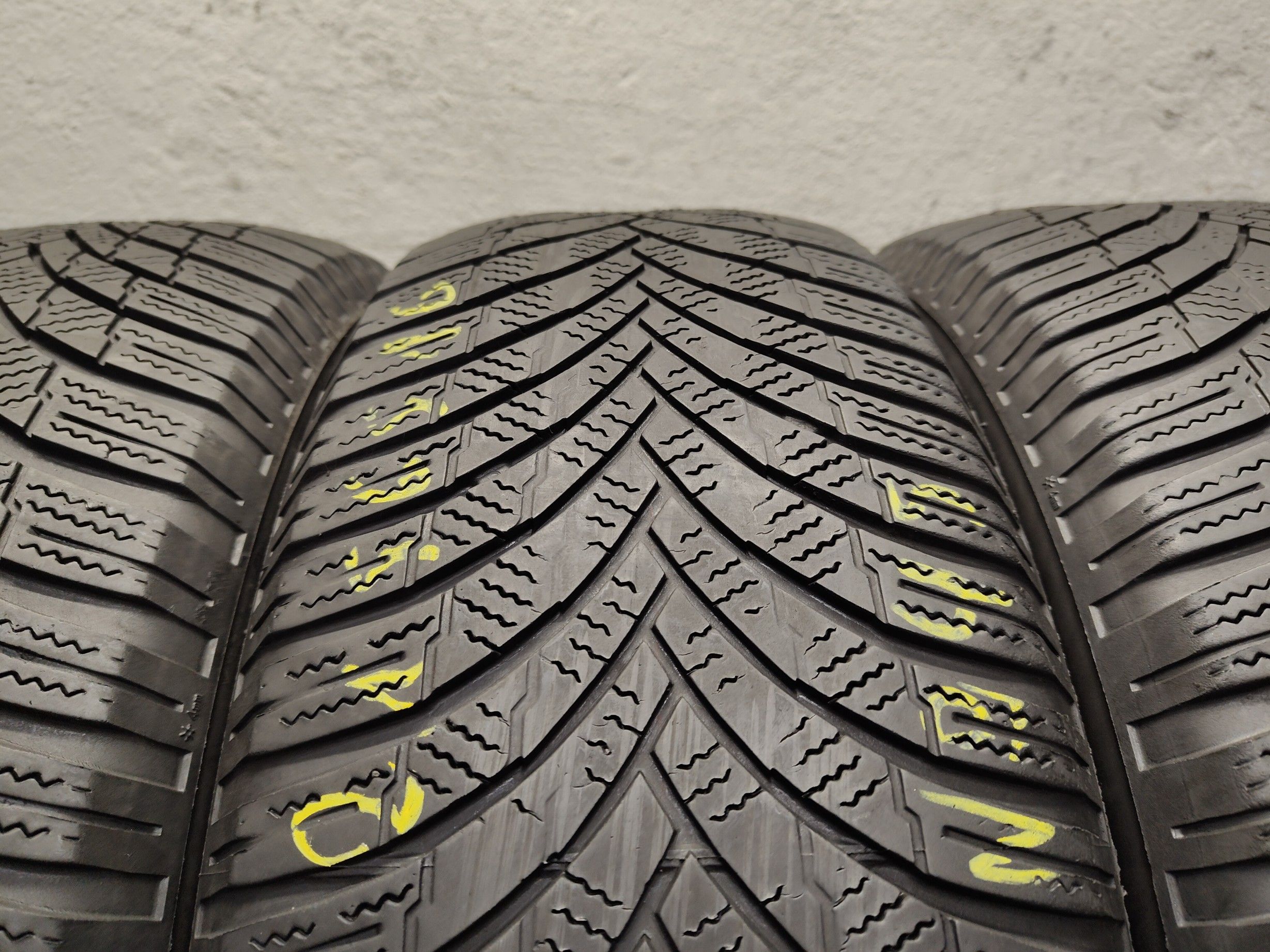 4X 215/65R16 98H Firestone Winterhawk 4 Opony Zimowe