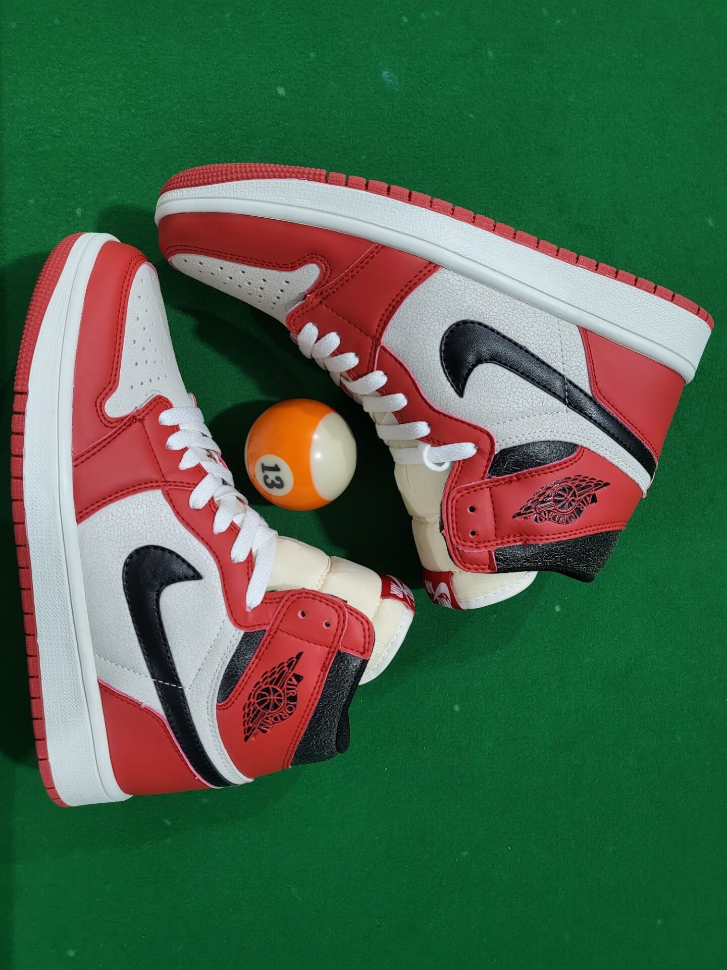 Air Jordan 1 Retro High OG Chicago