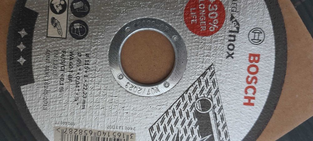 Discos de Corte Inox 115 x 1mm x 22.3mm Bosch e de 2,5mm e rebarbar