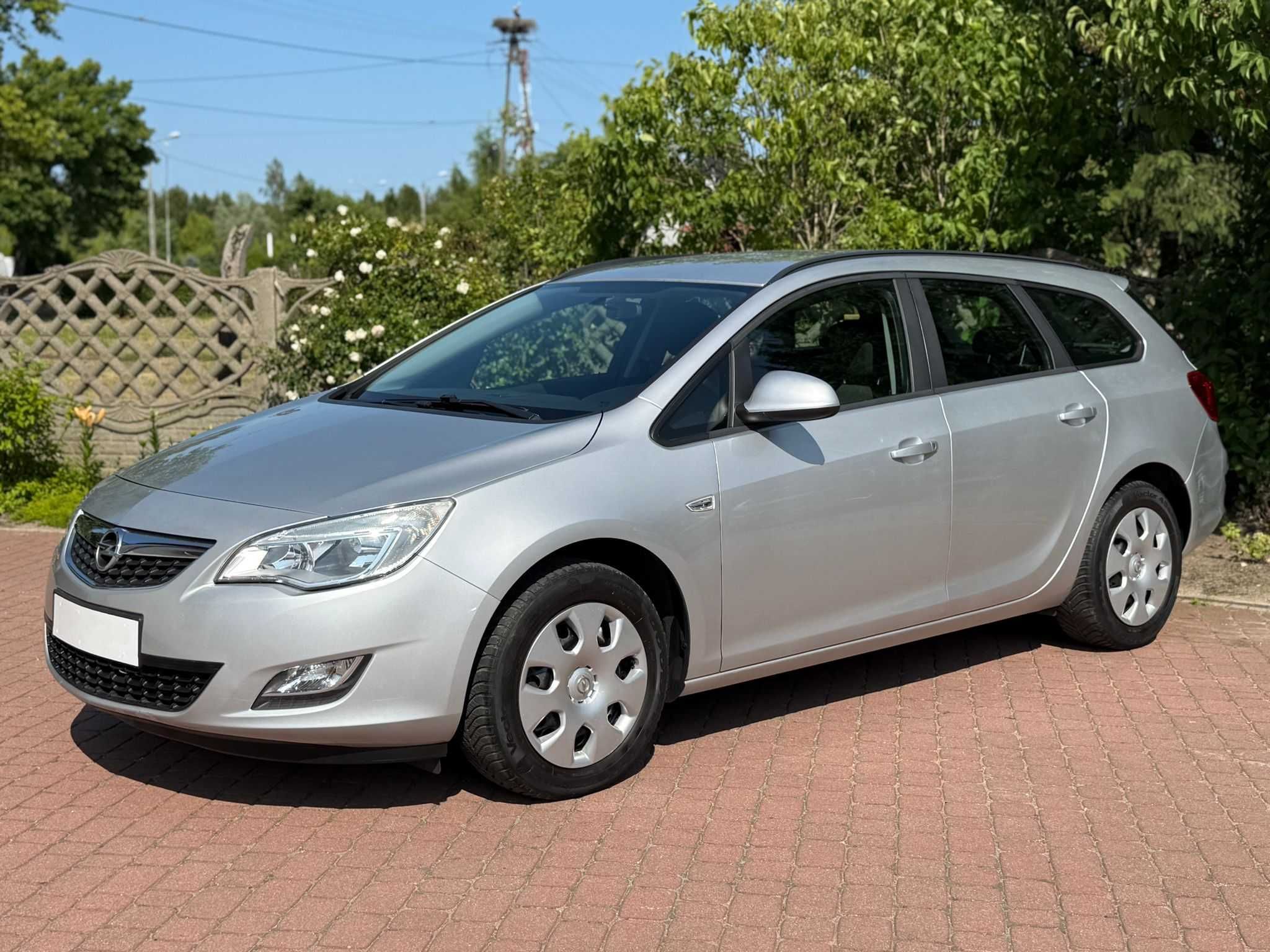 Ładny Opel Astra J 1.4 140 KM z Niemiec Po Opłatach