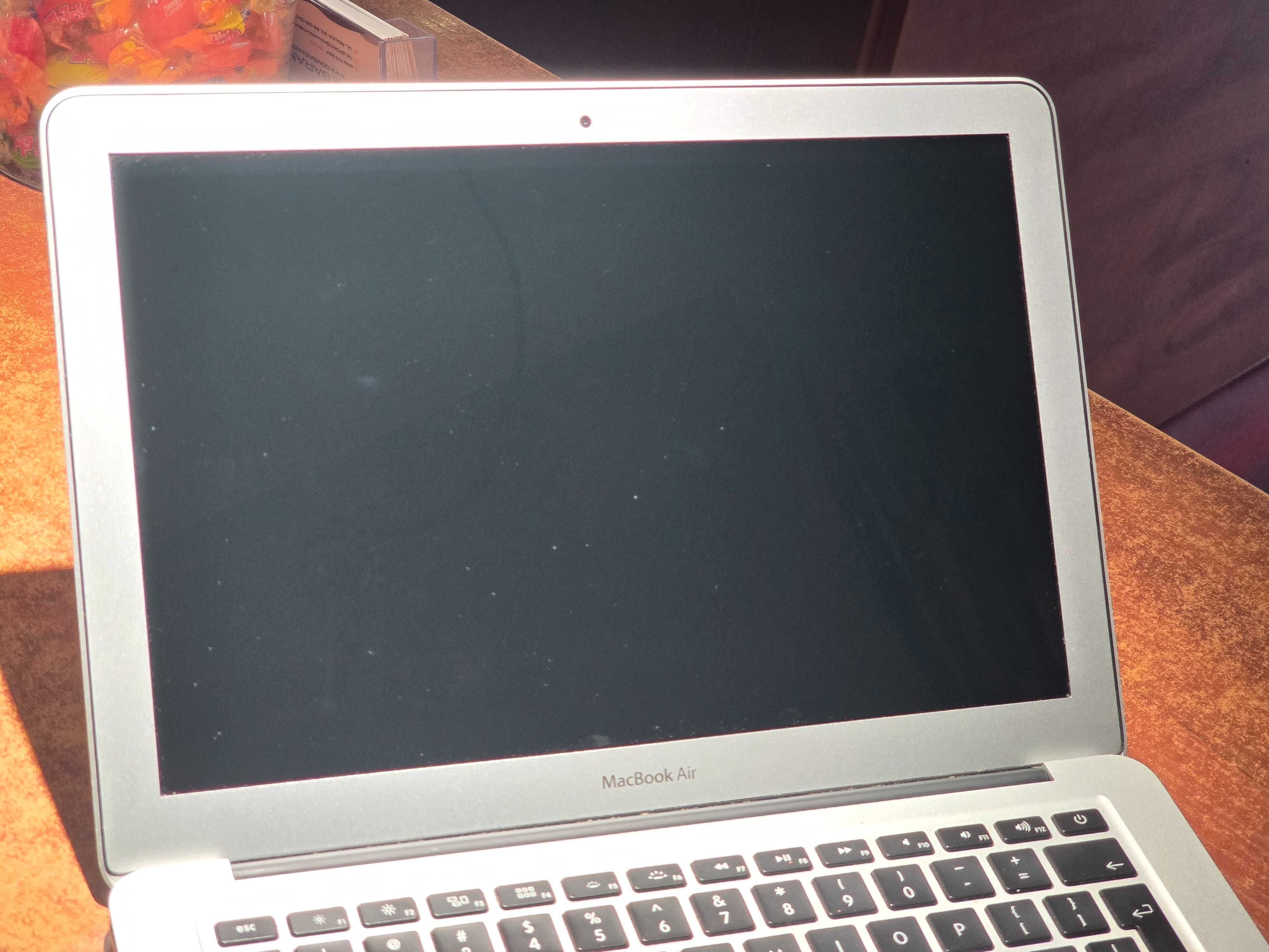 Używany - MacBook Air 13 2025 i5/128GB/8GB Srebrny 3 - GSM Baranowo