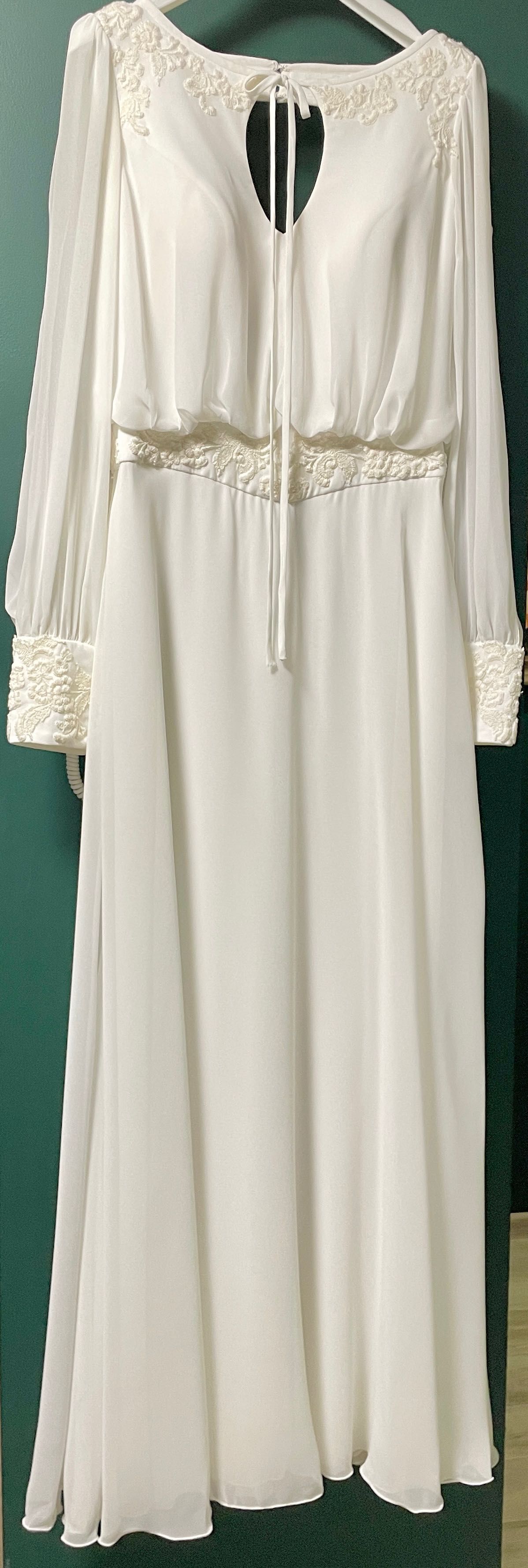 Zwiewna suknia ślubna w stylu boho Lillian West model 6446