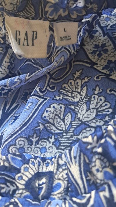 Luźna zwiewna cieniutka bluzeczka z uroczymi falbankami