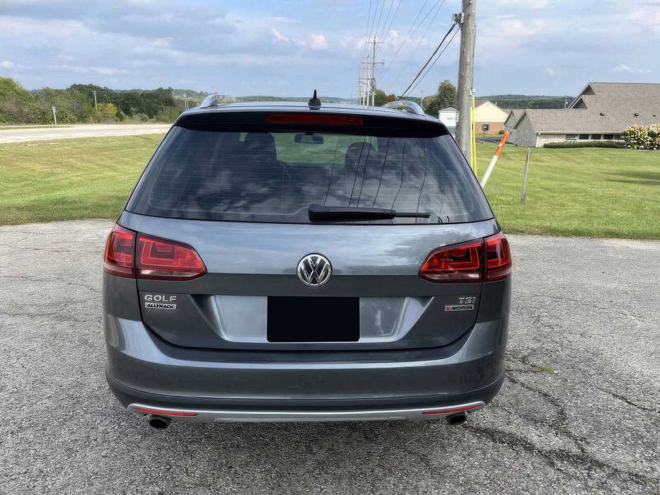 Volkswagen Golf      2017