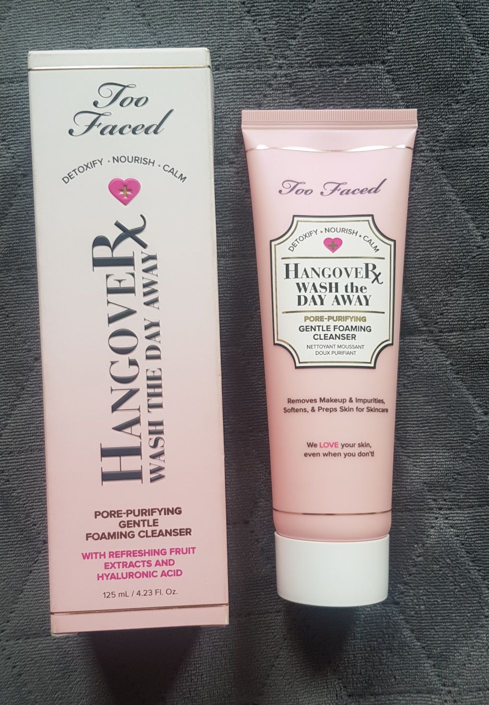 Pianka do mycia twarzy oczyszczająca Too Faced Hangover wash the day A