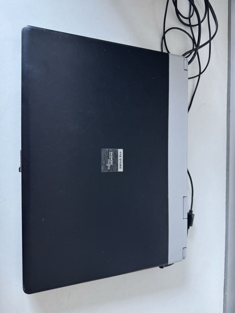 Fujitsu Siemens Amilo PRO V3515 laptop