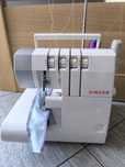 Overlock czteronitkowy singer