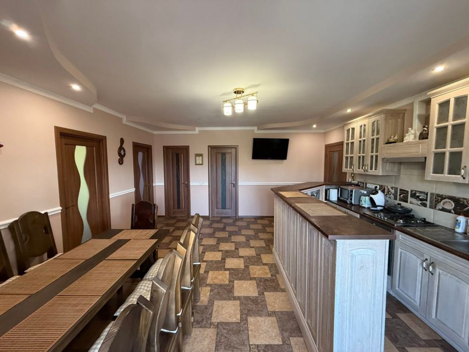 Продам квартиру в новобудові з меблями та технікою