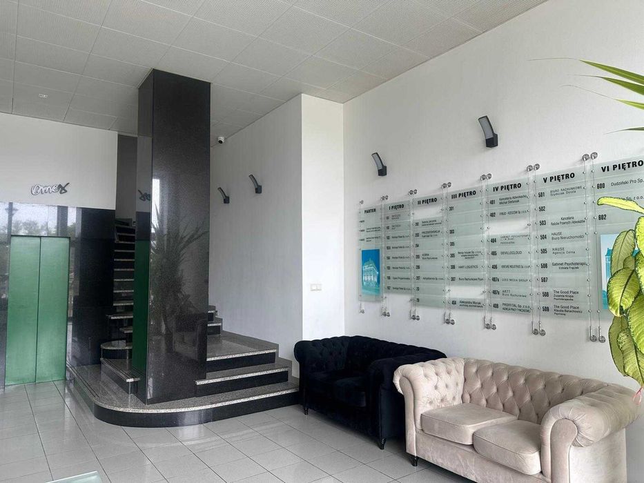 Biuro {~35,5 m2 } przy ul. Legnickiej obok Magnolii.