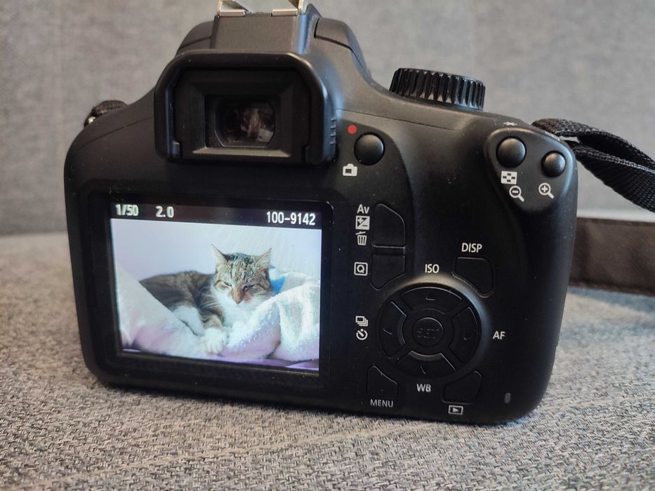 Lustrzanka Canon eos 4000d + obiektyw 18-55 mm