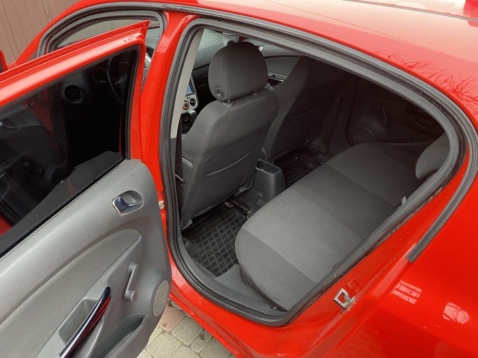 Opel corsa D  corsa d стан ідеальний нефарбована компактне авто