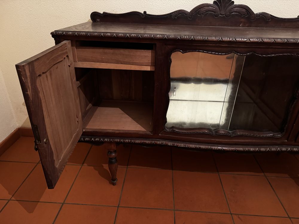 Móvel aparador em madeira para restauro