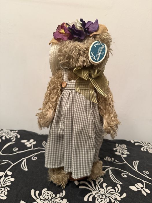 Przepiękny misiek na stojaku