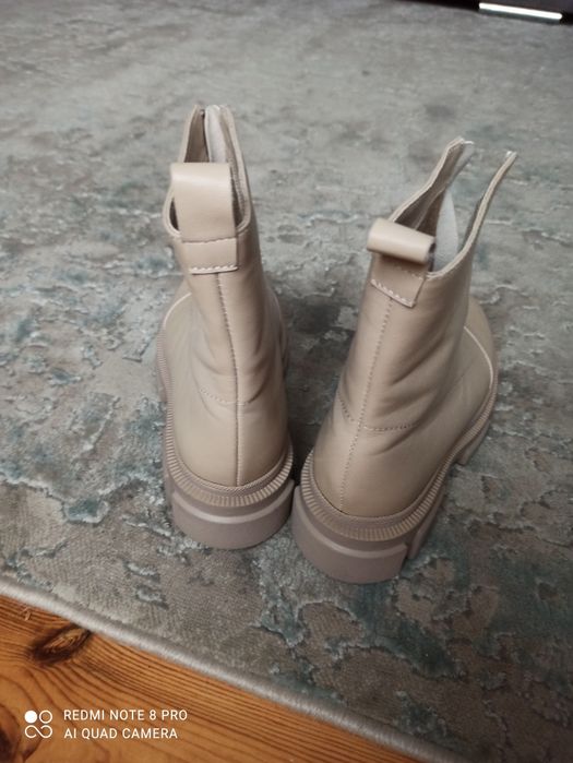 Ботінки, осінь на байці