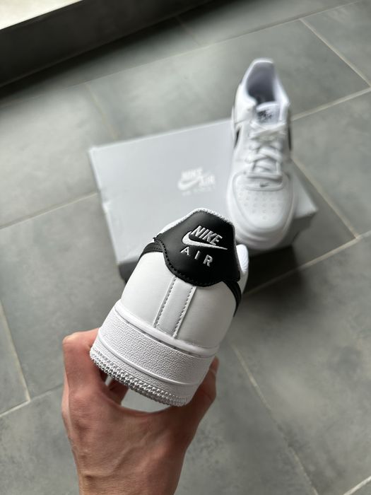 Жіночі оригінальні кросівки Nike Air Force 1 (GS) Low White/Black