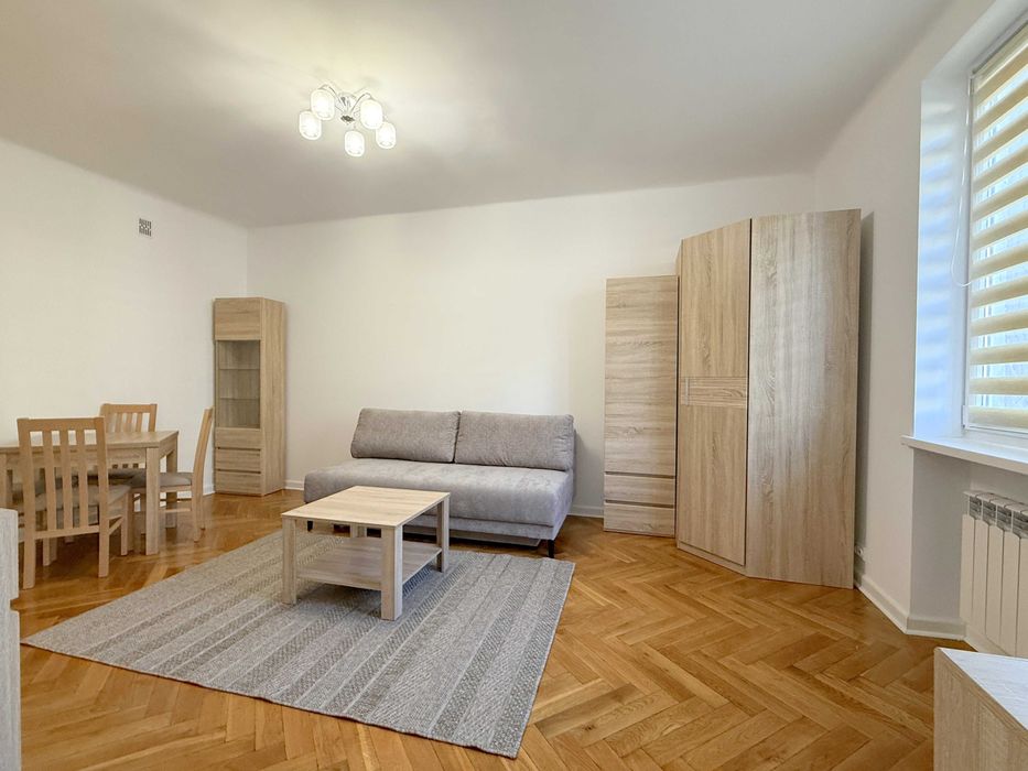 Kompaktowe mieszkanie po remoncie przy Metrze.