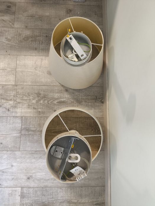 Dwie lampy sufitowe, żyrandole, oświetlenie górne