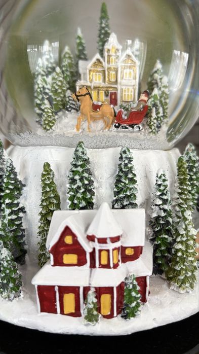 Szklana kula śnieżna z pozytywką