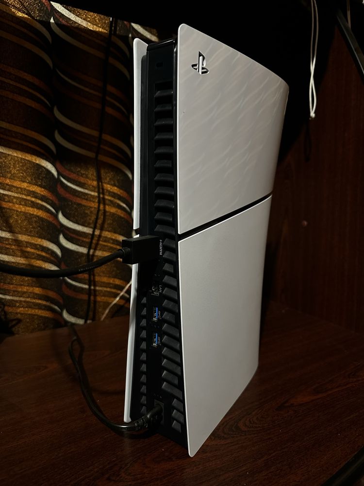 Продам Ps5 в пользовании была 4 месяца