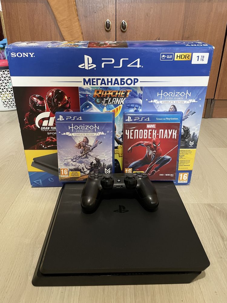 Ігрова приставка PS4 slim 1tb + 2 гри та джойстик.