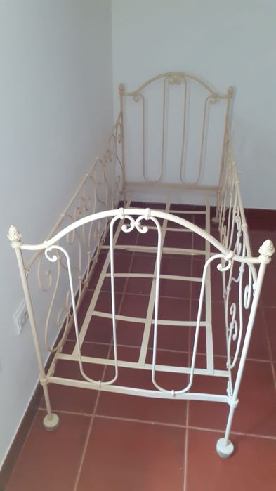 Cama antiga en ferro