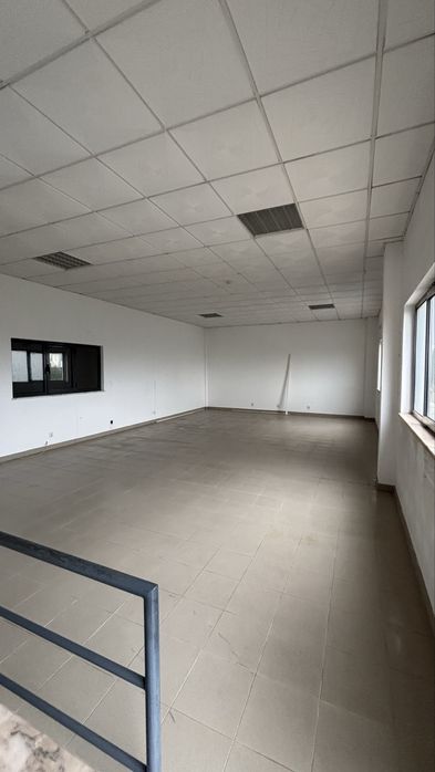 Arrenda-se Armazém Terrugem - 338 m2