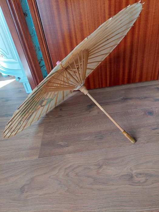 Sombrinha oriental em papel