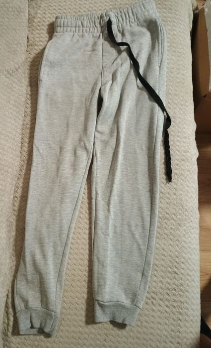 Długie spodnie dresowe Sinsay XS szare