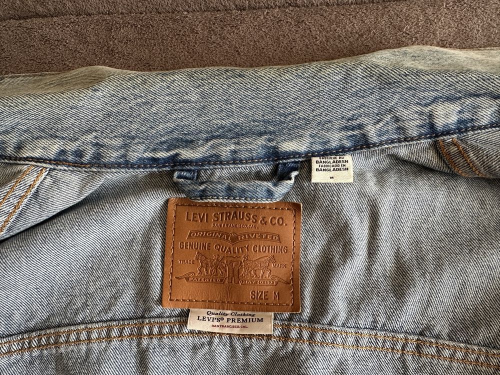 Мужская джинсовая куртка Levis, размер M
