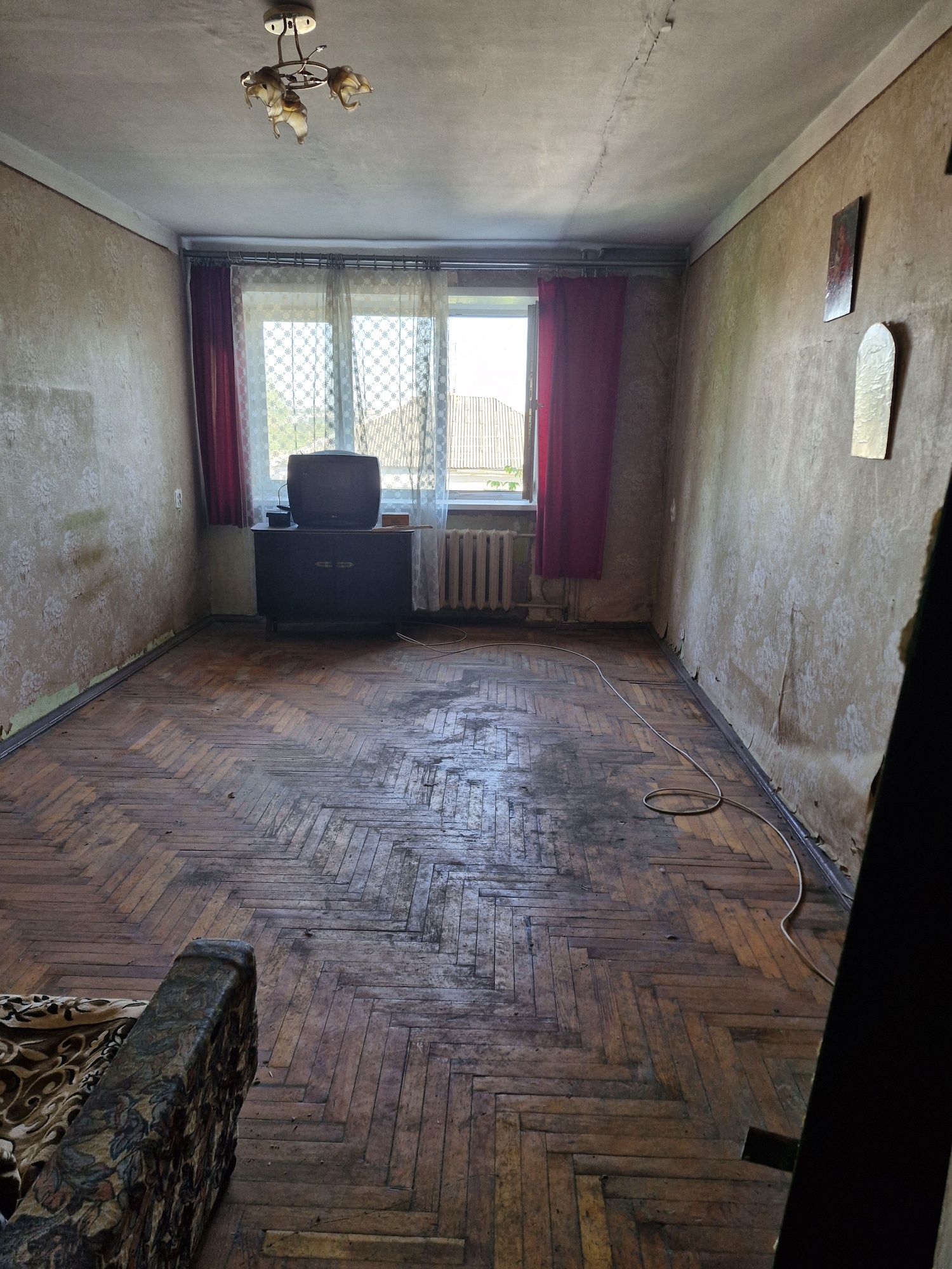 Продам 2 комнаты в 3 ком.кв.ДНЕПРОВСКОЕ ШОССЕ 8.999у.е.