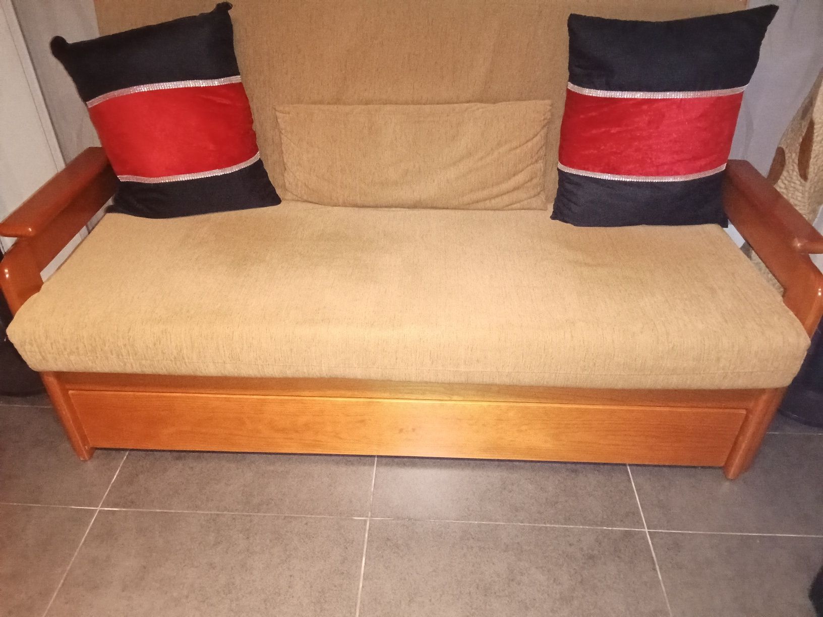 Sofa de sala em Madeira