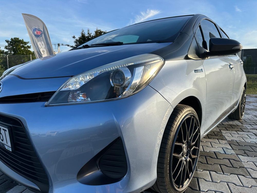 Sprzedam Toyota Yaris Hybrid Selection