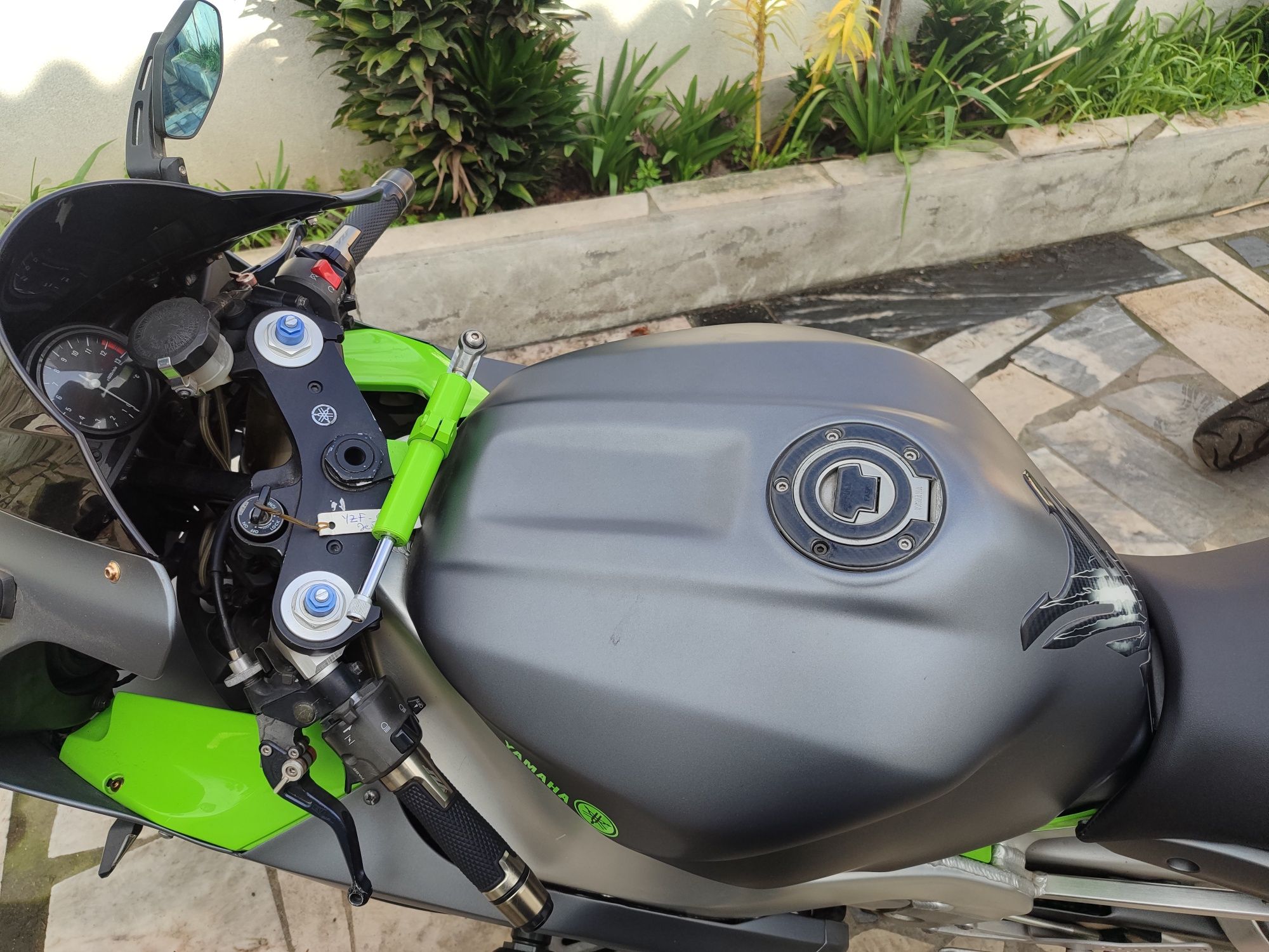 Yamaha YZF R1 R413