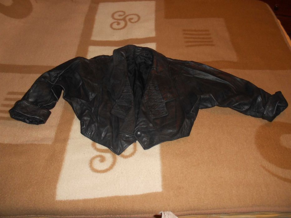 Casaco bolero em pele vintage