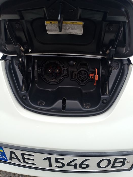 Далекобійний Nissan leaf з батарею 46кВт.