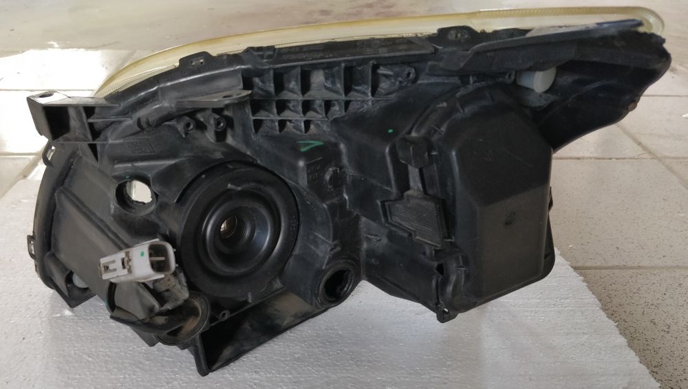 Фари передні на Toyota Avensis T25 ДОРЕСТайлінг