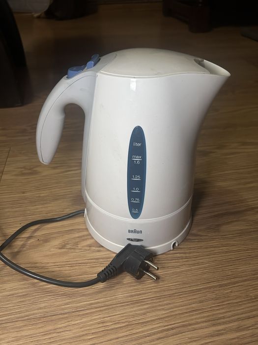 Електричний чайний Braun