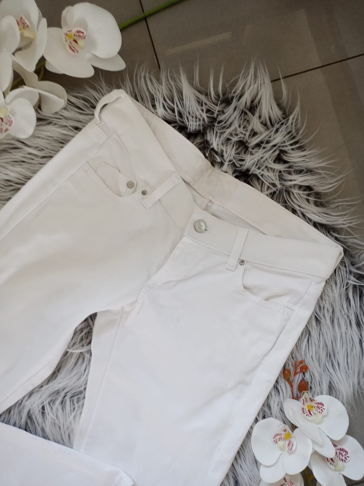 Spodnie dżinsowe proste H&M r.M kremowe/białe