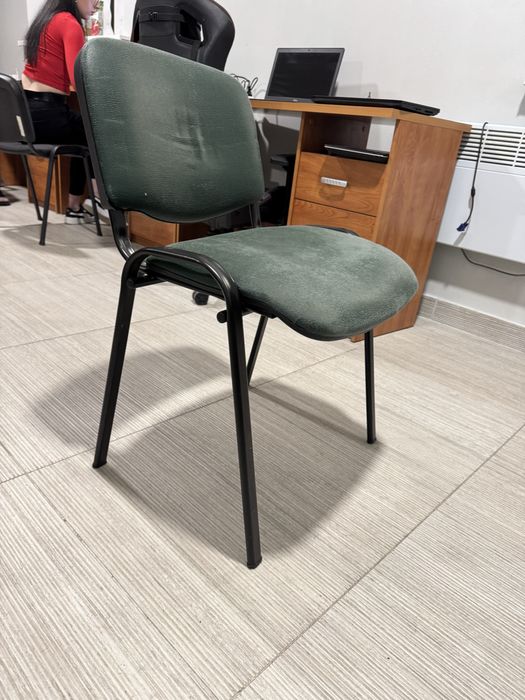 Продам офісні стільці