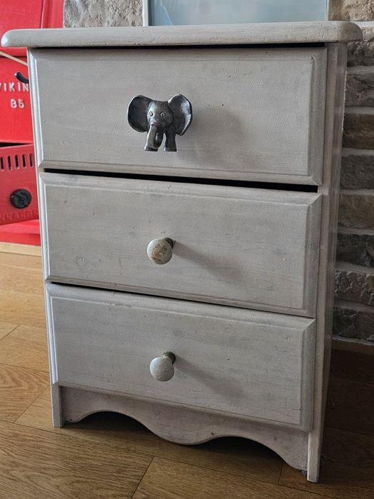 Drewniana Szafka nocna bielona