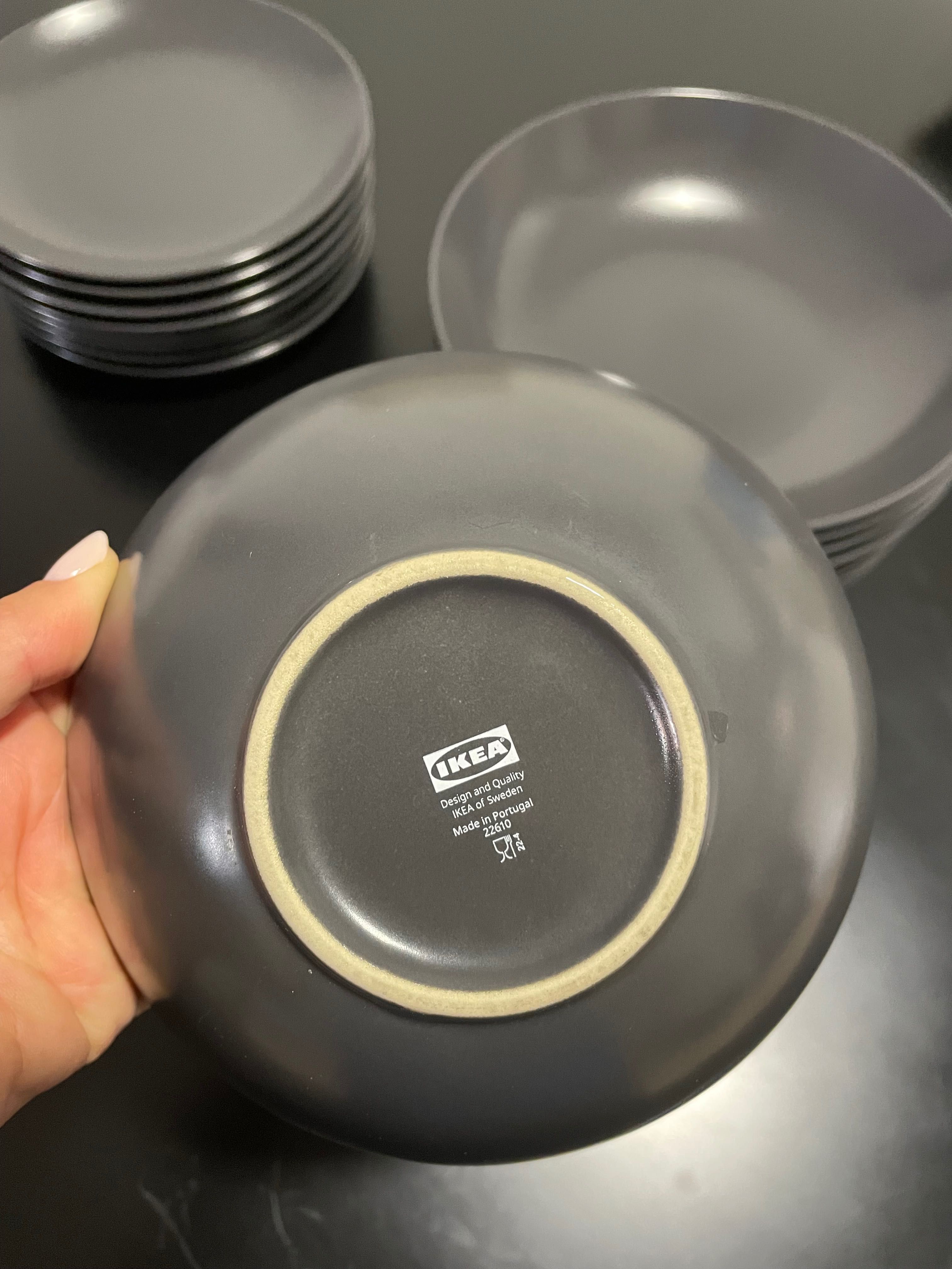 Pratos e tigelas Fargklar cinza mate 32 peças