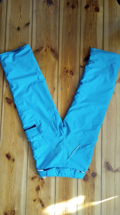 Szalone spodnie snowboardowe Volcom dla odważnych miłośniczek zimy!