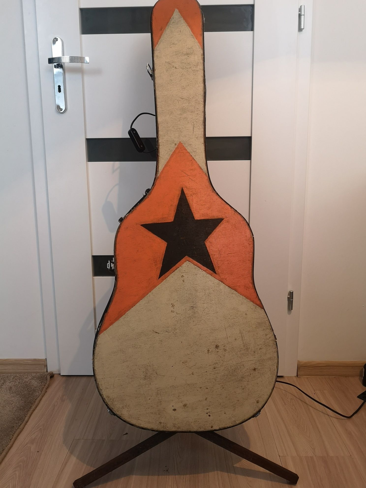 Lampa pokrowiec na gitarę