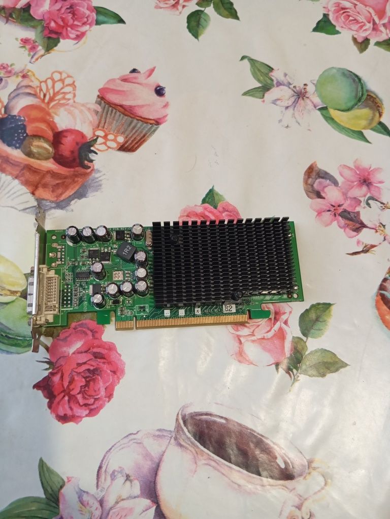 Видео карта nVidia 6200LE 128MB