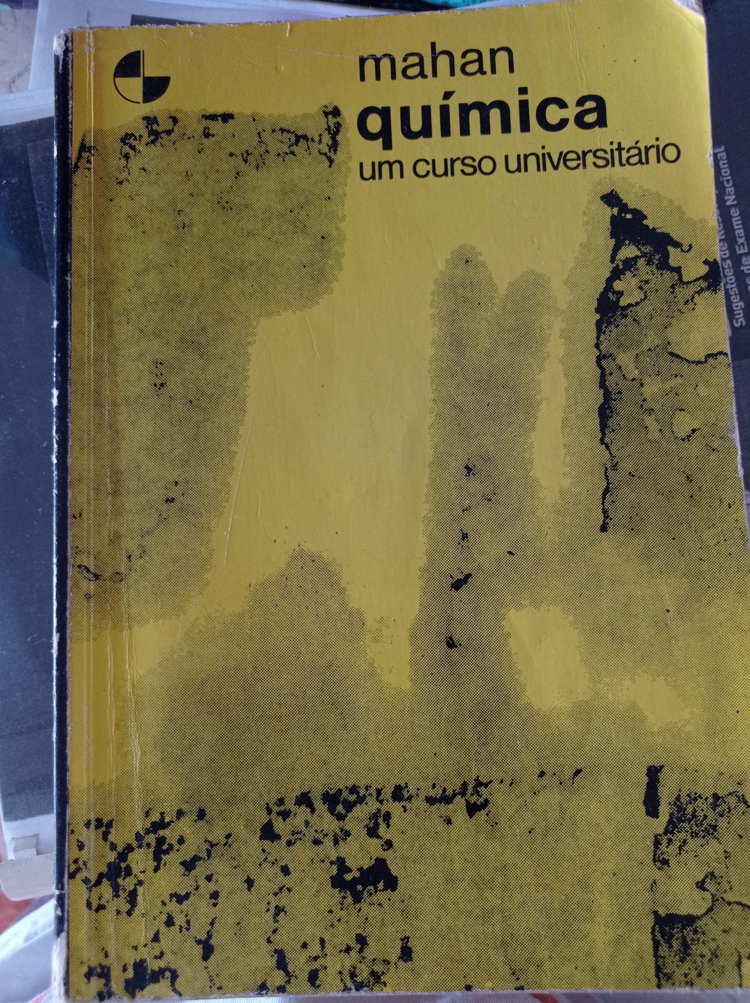 Livros escolares e universitários