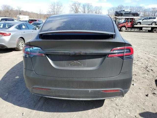 Tesla Model X 2020 року