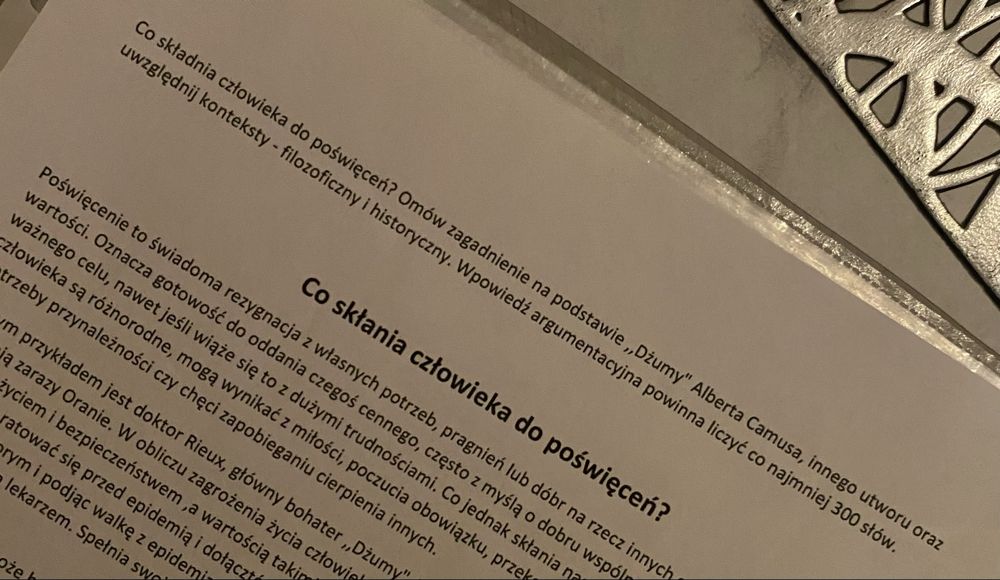 Co skłania człowieka do poświecen  praca Dżuma 524 slowa